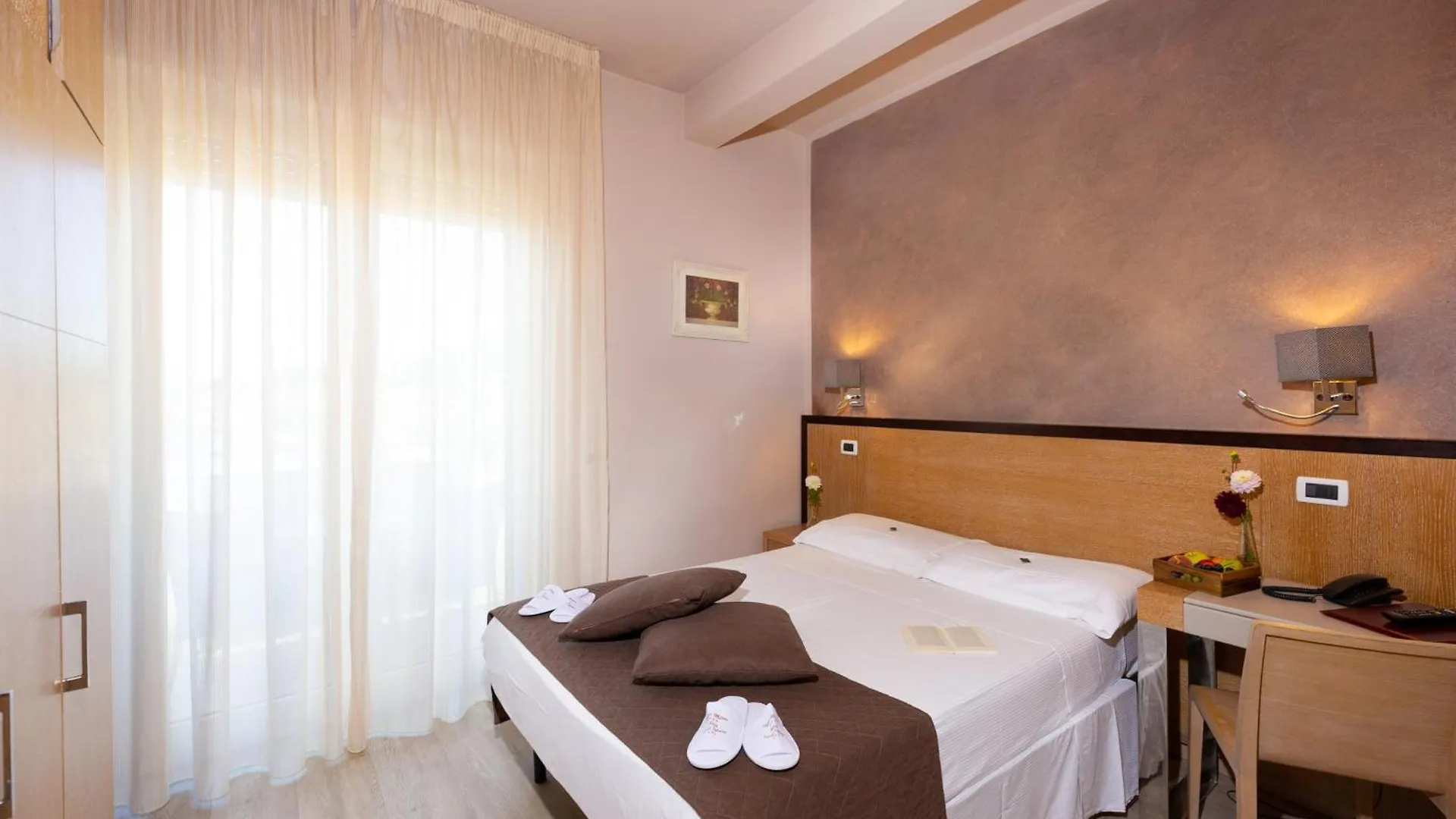 Hotel Nuova Sabrina Marina di Pietrasanta 3*,
