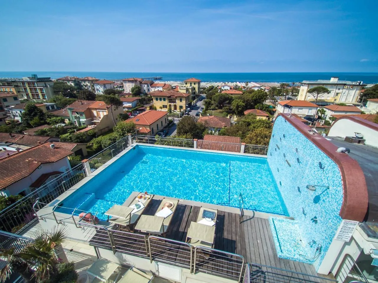 Hotel Nuova Sabrina Marina di Pietrasanta 3*,